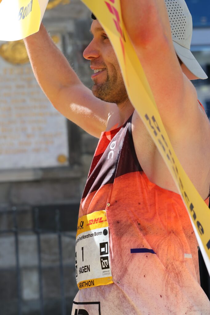 Hagen Bierlich beim Sieg des Bonn Marathons